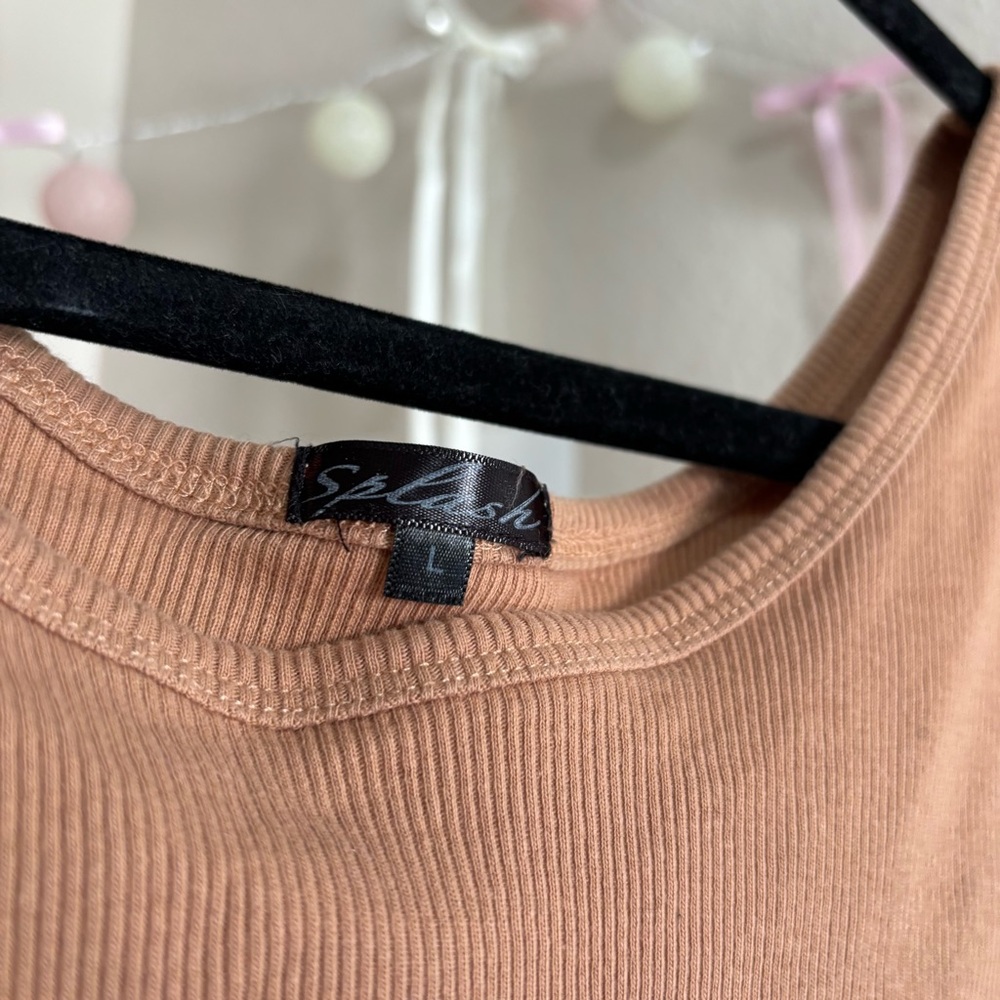 ୨୧ ・゚✧ Splash Tan Tank Top - Picture 2 of 2